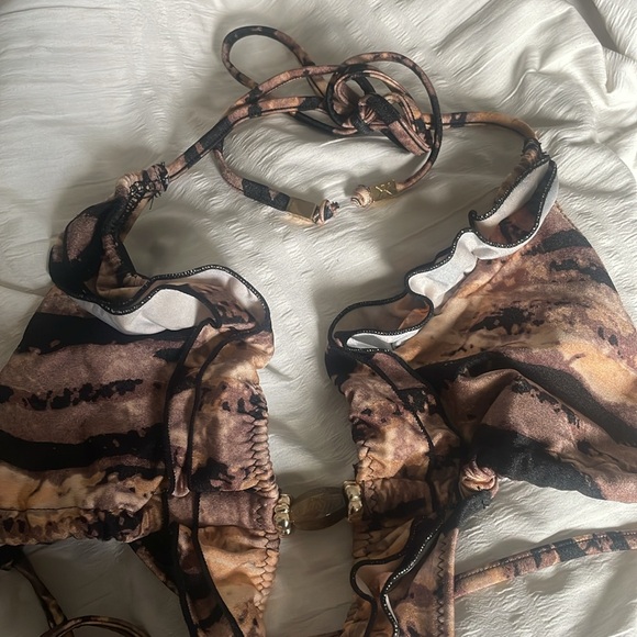 Kardashian Kollection bathing suit - Picture 4 of 6